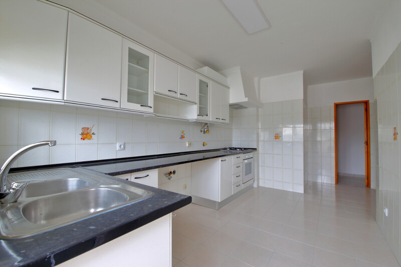 Apartamento T3 Costa de Prata Santo Onofre Caldas da Rainha - cozinha equipada, sótão, varanda