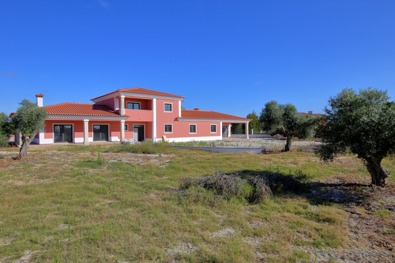 Home V6 As new Ribatejo Várzea Santarém - balcony, barbecue, swimming pool, garage