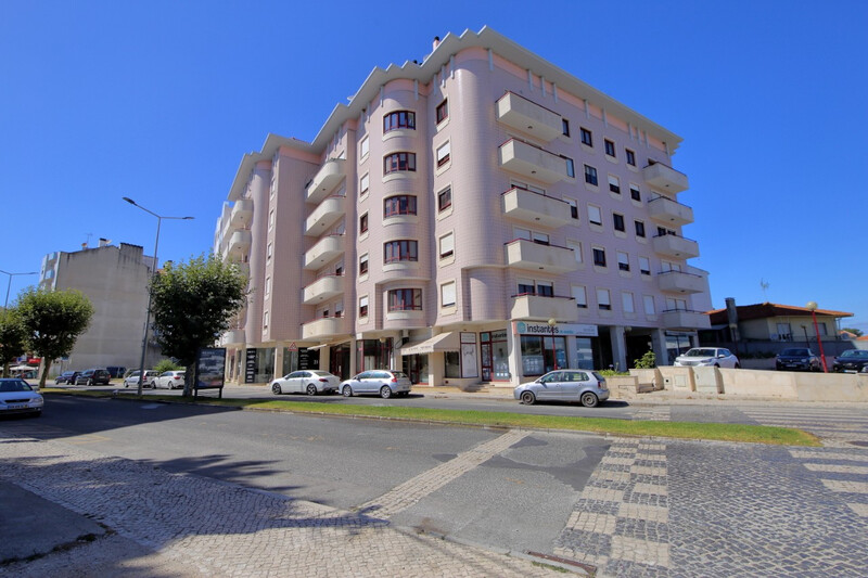 Apartment T2 in the center Centro Oeste Benedita Alcobaça - balcony, garden, equipped, 4th floor, fireplace, furnished, terrace