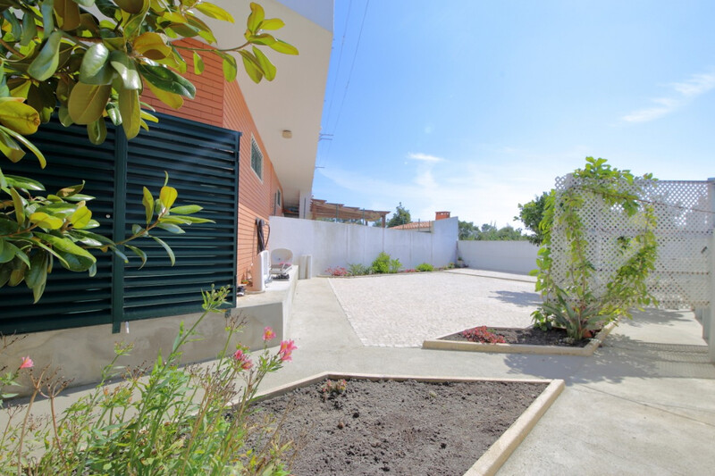 Apartment T3 Costa de Prata Nossa Senhora do Pópulo Caldas da Rainha - air conditioning, ground-floor, equipped, balcony, fireplace, garden, garage, marquee