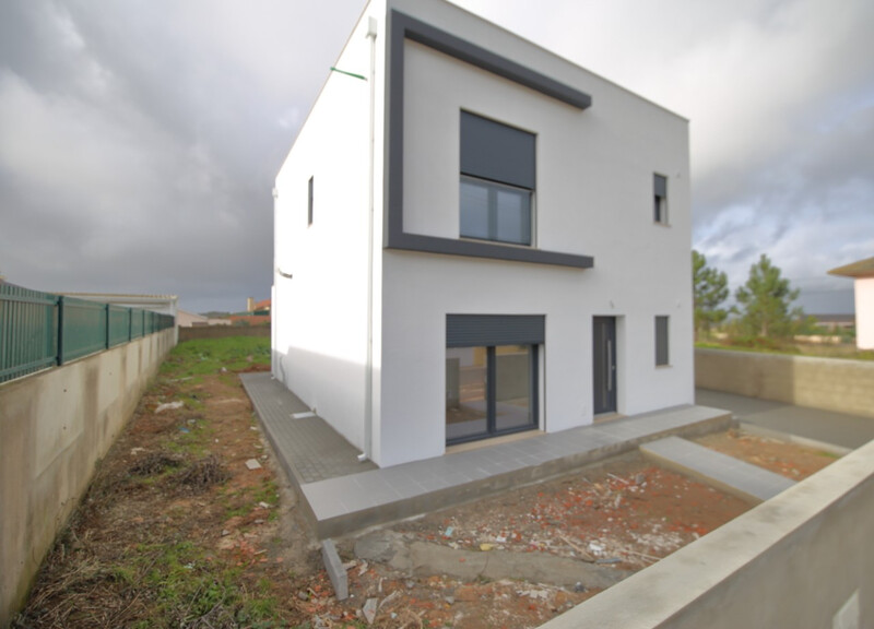 House under construction V4 Costa de Prata Peral Cadaval - automatic gate, balcony, garden