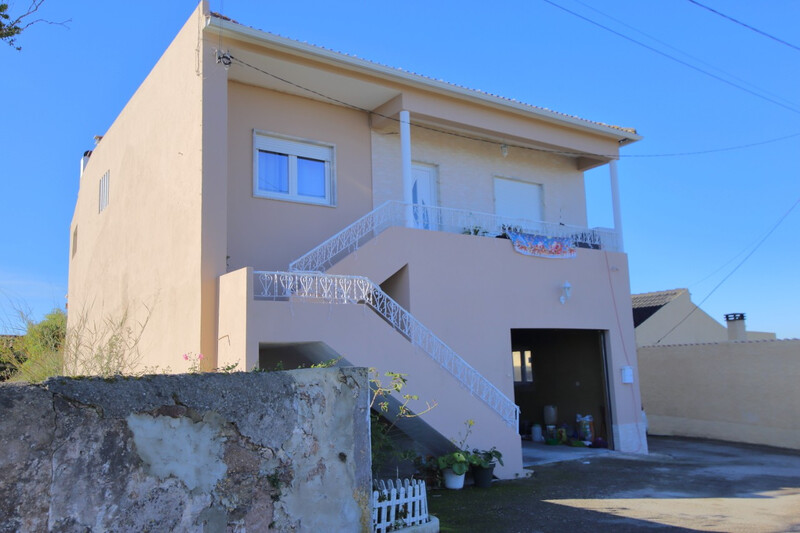 House 3 bedrooms Costa de Prata Lamas Cadaval - store room, terrace, fireplace, equipped kitchen, garage, garden