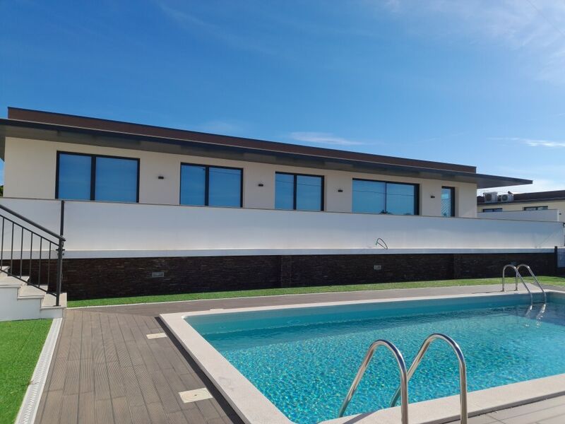 House V3 Coimbrão Leiria - swimming pool, solar panels, central heating, barbecue, terrace, gated community, garage