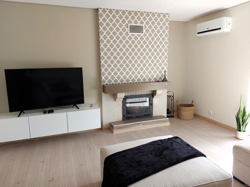 Apartment T3 Renovated in good condition Monte Real Leiria - 1st floor, garage, air conditioning, balcony, fireplace, equipped