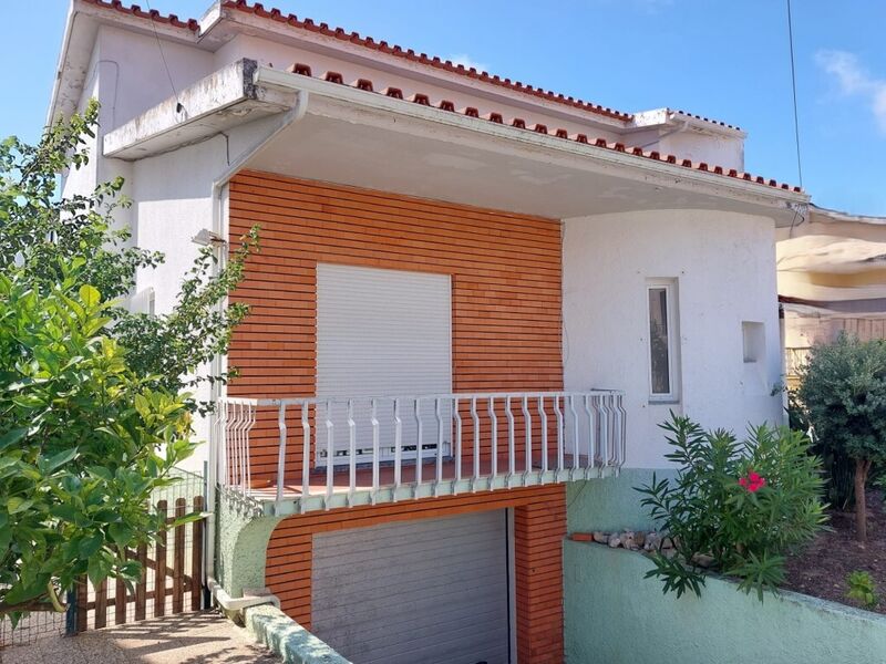 House 5 bedrooms Leiria - automatic gate, central heating, garage, parking lot, barbecue, air conditioning, fireplace, garden, balcony