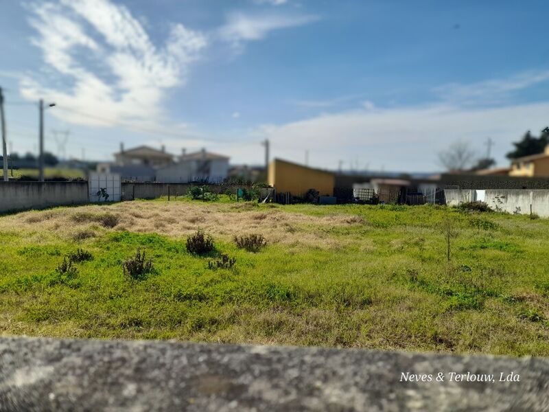 Land with 845sqm Regueira de Pontes Leiria - mains water, water hole, electricity, easy access, water, construction viability