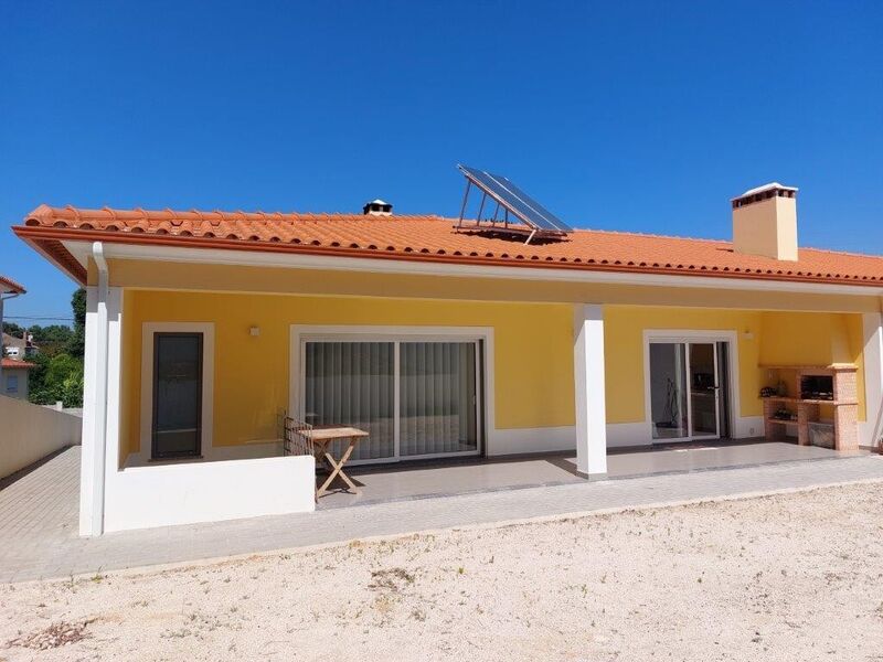 House 3 bedrooms Semidetached excellent condition Souto da Carpalhosa Leiria - solar panels, fireplace, central heating, barbecue, garden, garage, balcony