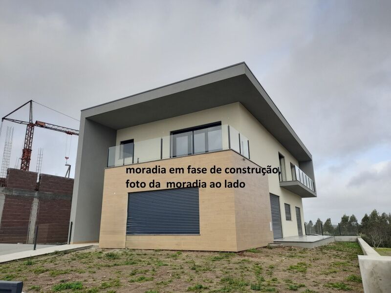 House V4 Leiria - balcony, air conditioning, solar panels, garage