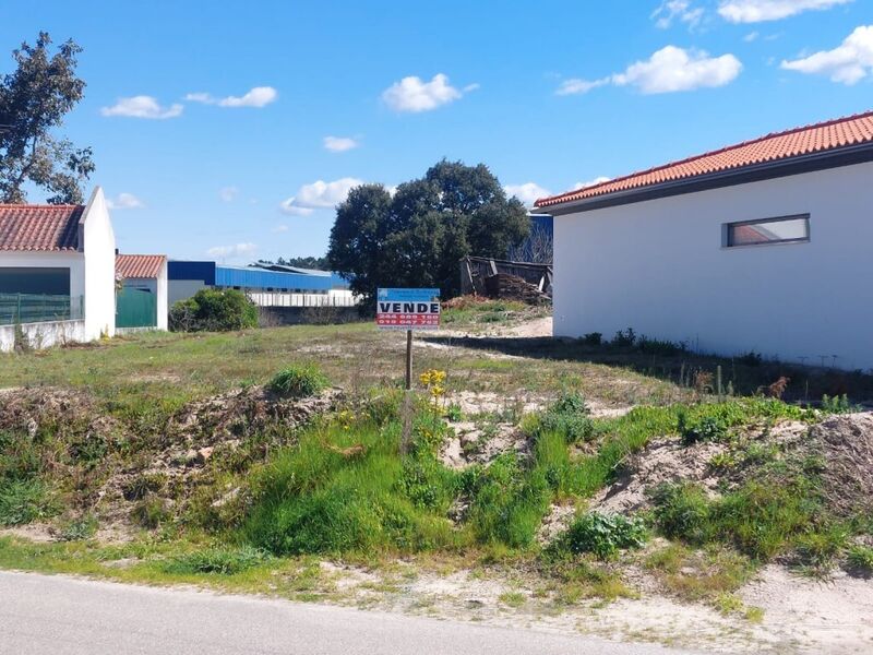 Land with 785sqm Monte Redondo Leiria - construction viability, easy access, electricity, water, mains water