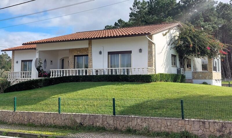 House V3 in good condition Bajouca Leiria - playground, automatic gate, garden, fireplace, central heating, barbecue, balcony, air conditioning, swimming pool