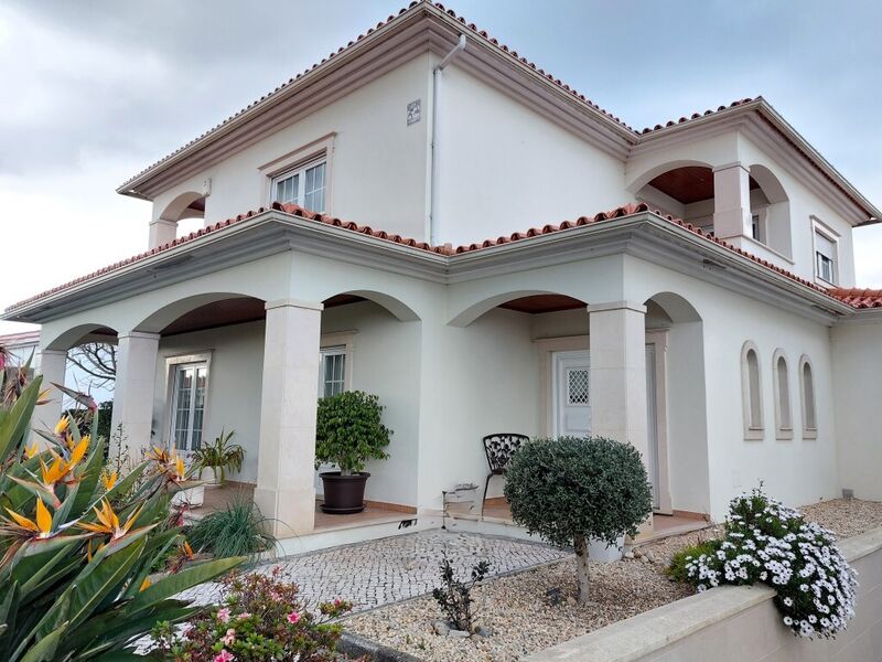 House 5 bedrooms Monte Real Leiria - garage, automatic irrigation system, balcony, fireplace, barbecue, swimming pool, garden, central heating, boiler