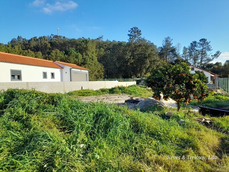 Land with 590sqm Monte Redondo Leiria - construction viability, water, electricity, easy access, mains water