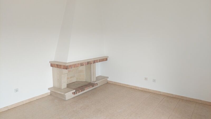 Apartment in the center 2 bedrooms Leiria - garage, balcony, fireplace, kitchen