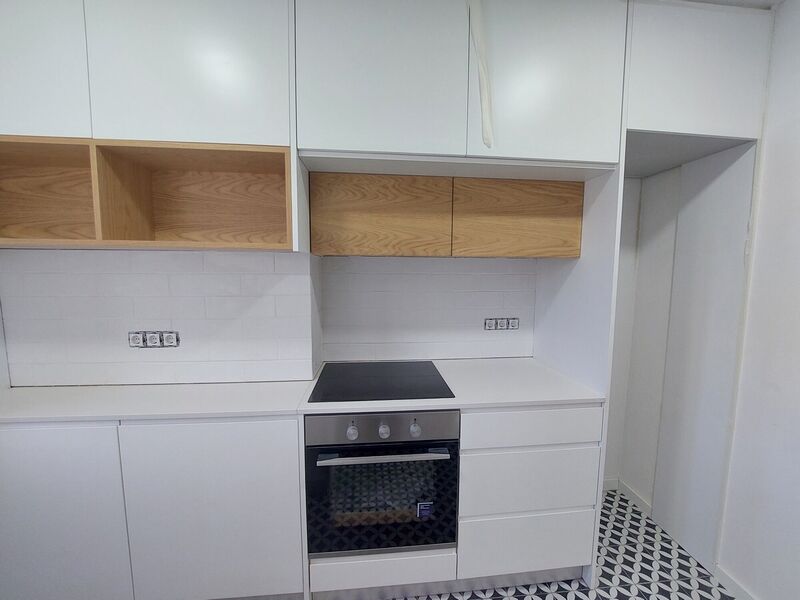 Apartamento Moderno no centro T1 Nossa Senhora do Pópulo Caldas da Rainha - cozinha equipada, vidros duplos, isolamento térmico