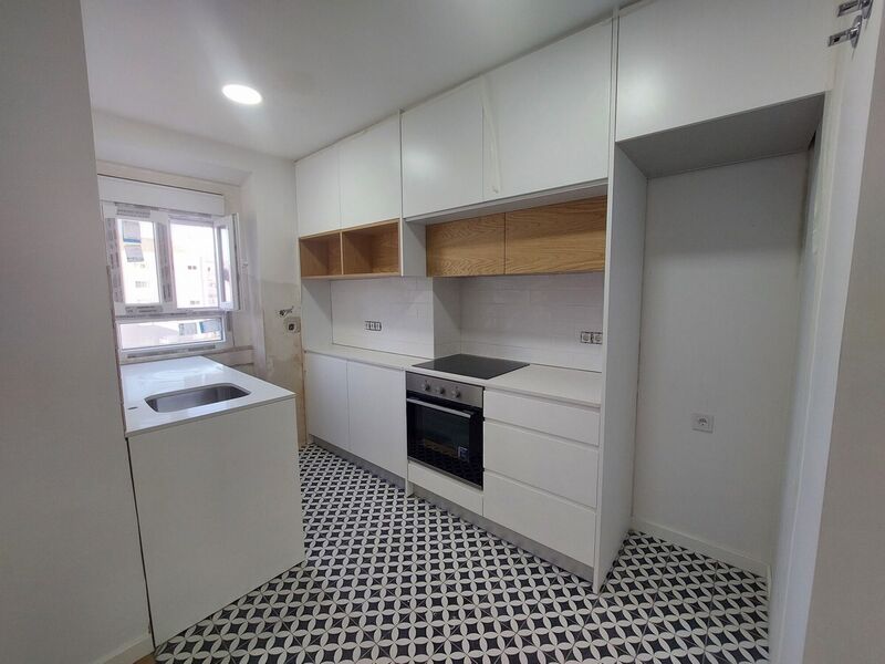 Apartamento Remodelado no centro T1 Nossa Senhora do Pópulo Caldas da Rainha - cozinha equipada, isolamento térmico, vidros duplos