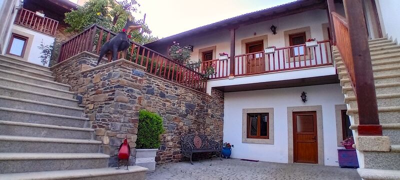 Casa no campo V9 Rabal Bragança - jardins, piscina, aquecimento central