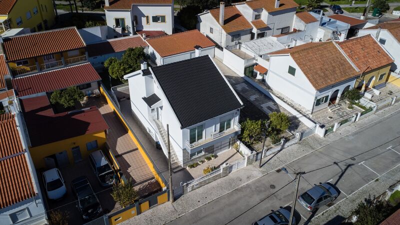 House V4 well located Pinhal Novo Palmela - swimming pool, balconies, acoustic insulation, double glazing, attic, air conditioning, barbecue, heat insulation, balcony