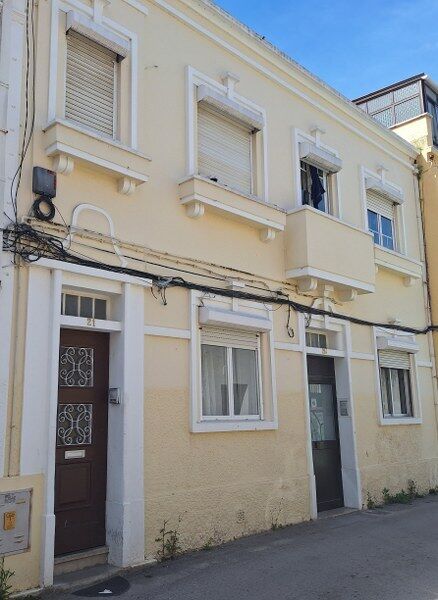 Building Refurbished city center Nossa Senhora do Pópulo Caldas da Rainha - nice location, terrace, attic