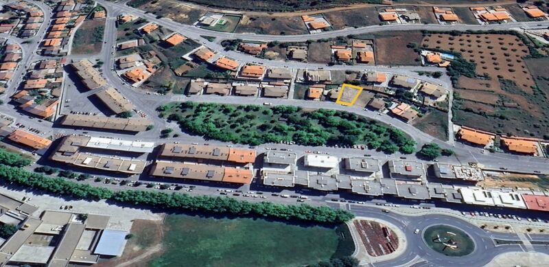 Land with 378sqm Bragança - electricity