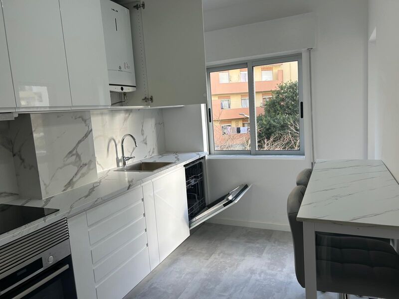 Apartamento Renovado T2 Faro - jardim, varanda, excelente localização, vidros duplos