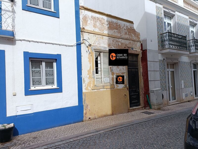 House Typical well located 2 bedrooms Olhão