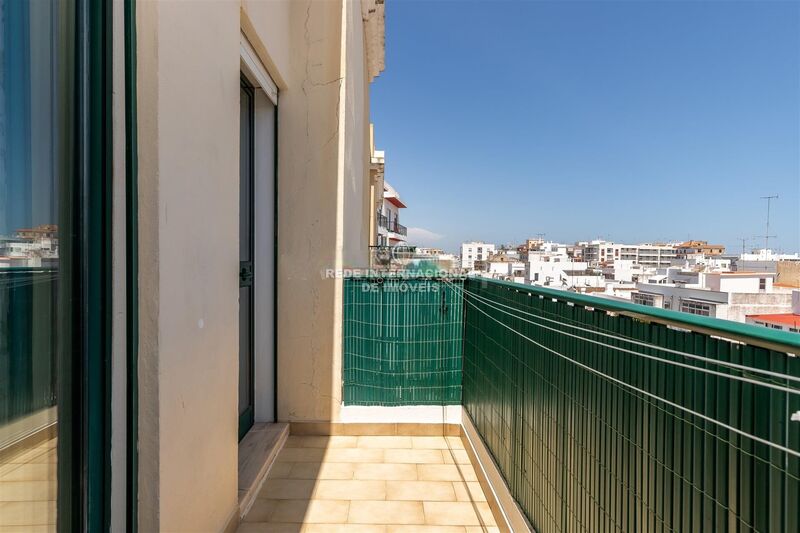 Apartment T3 excellent condition Olhão - double glazing, marquee, 3rd floor, balcony