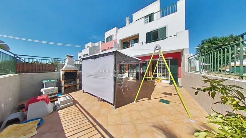 House V4 Quelfes Olhão - terrace, backyard, barbecue, fireplace, balcony, garage, green areas, quiet area