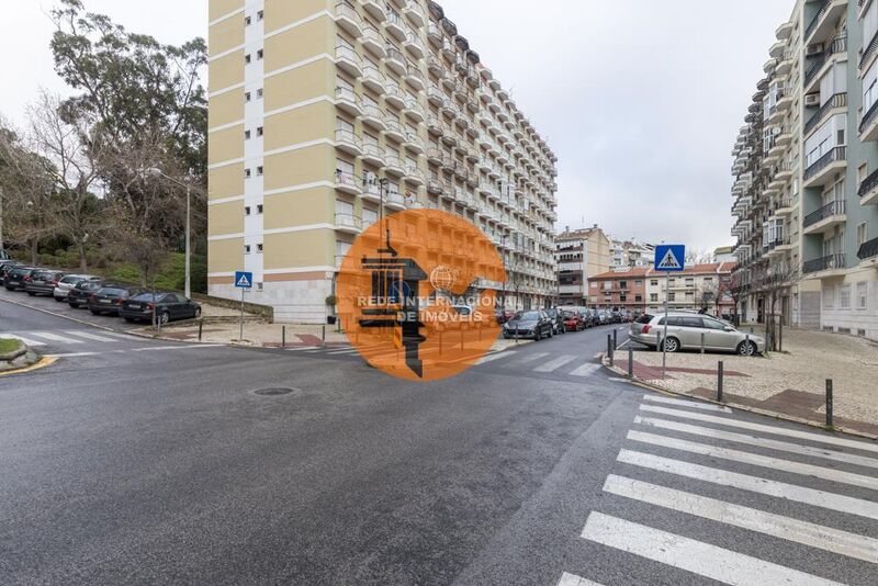 апартаменты с ремонтом в центре T2 Benfica Lisboa - сады, система кондиционирования, веранда, двойные стекла, великолепное месторасположение, экипированная кухня