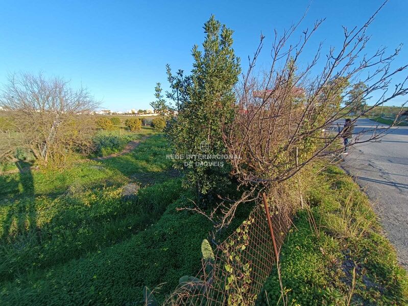 Land with 1760sqm Azinhal Castro Marim - water, electricity, easy access, garage, well