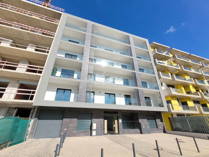 Apartamento novo T2 Armação de Pêra Silves - ar condicionado, terraços, painéis solares, isolamento térmico, arrecadação, varanda, bbq, vidros duplos