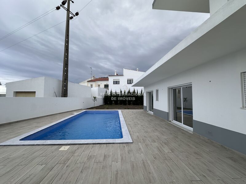 Moradia nova perto da praia V4 Altura Castro Marim - vista mar, jardim, vidros duplos, ar condicionado, garagem, painéis solares, terraços, piscina, piso radiante