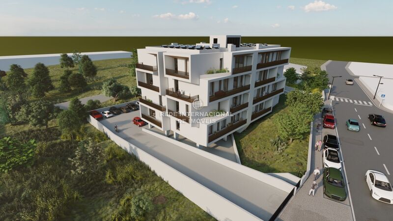 Apartamento novo em construção T3 Montenegro Faro - condomínio privado, isolamento térmico, painéis solares, varanda, garagem, aquecimento central, jardim, vidros duplos, terraço, piscina, ar condicionado, cozinha equipada