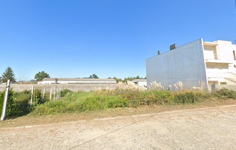 Land with 205sqm Santa Maria de Lamas Santa Maria da Feira - easy access