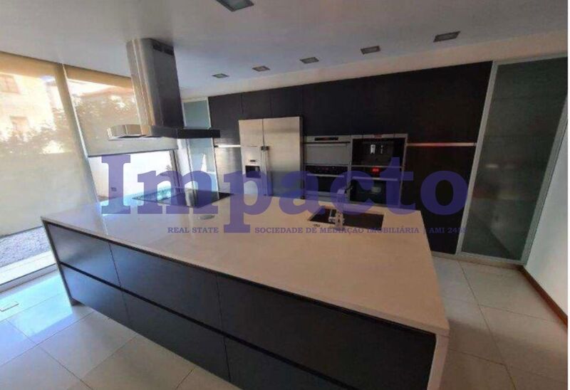 House Semidetached 3 bedrooms São João da Madeira - balcony, gardens, playground, fireplace, swimming pool, gated community, garage, tennis court, terrace, equipped kitchen, solar panel