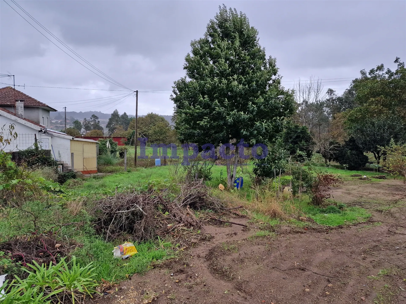 Terreno com 790m2 Fiães Santa Maria da Feira - zona sossegada, bons acessos, viabilidade de construção, poço