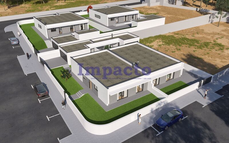 House Single storey well located 3 bedrooms Santa Maria da Feira - heat insulation, equipped kitchen, garden, garage, solar panels