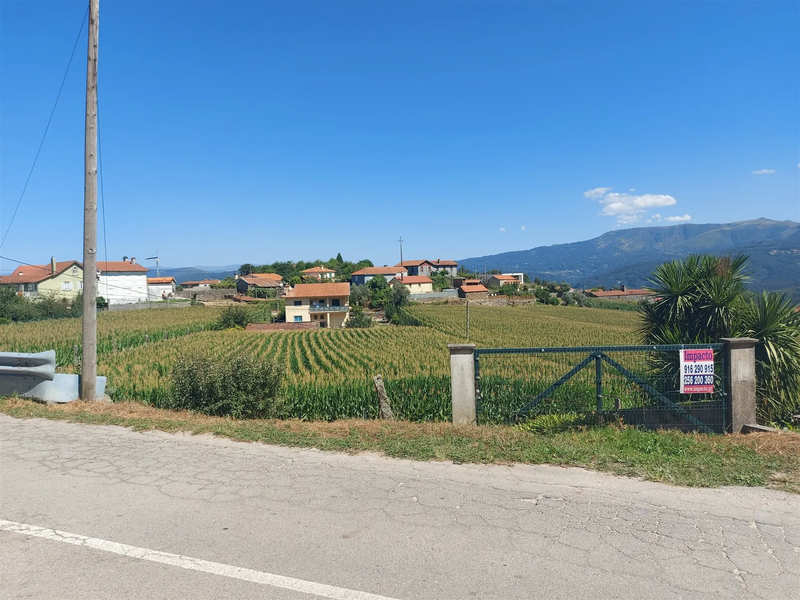 Land with 1820sqm Mansores Arouca