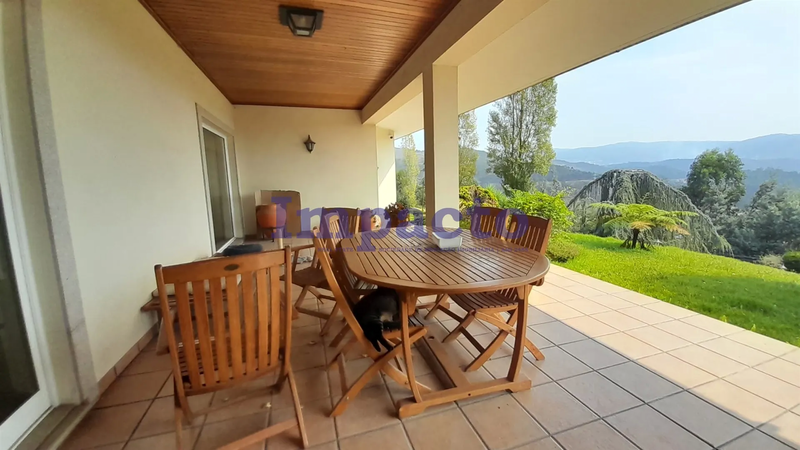 House in good condition 4 bedrooms Oliveira de Azeméis - equipped kitchen, alarm, underfloor heating, air conditioning, quiet area, double glazing, garden, backyard