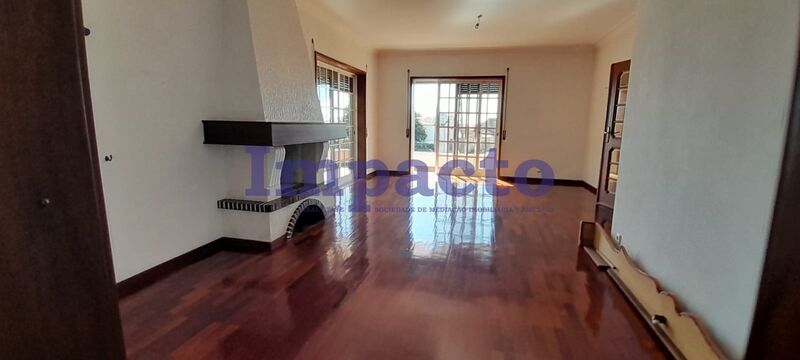 House in good condition 4 bedrooms Ovar - garden, garage, fireplace, equipped kitchen, quiet area