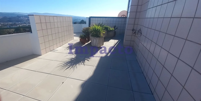 Apartamento T4 Vila de Cucujães Oliveira de Azeméis - terraço, garagem, lareira, cozinha equipada