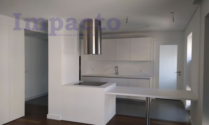 Apartment T4 Porto - , ,