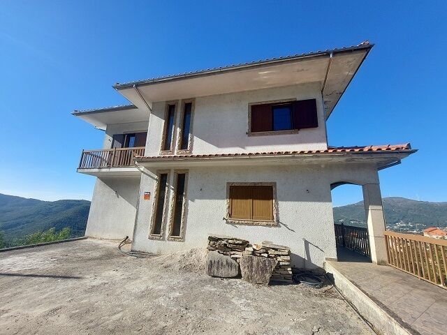 Plot with 550sqm Castelo de Paiva - garage