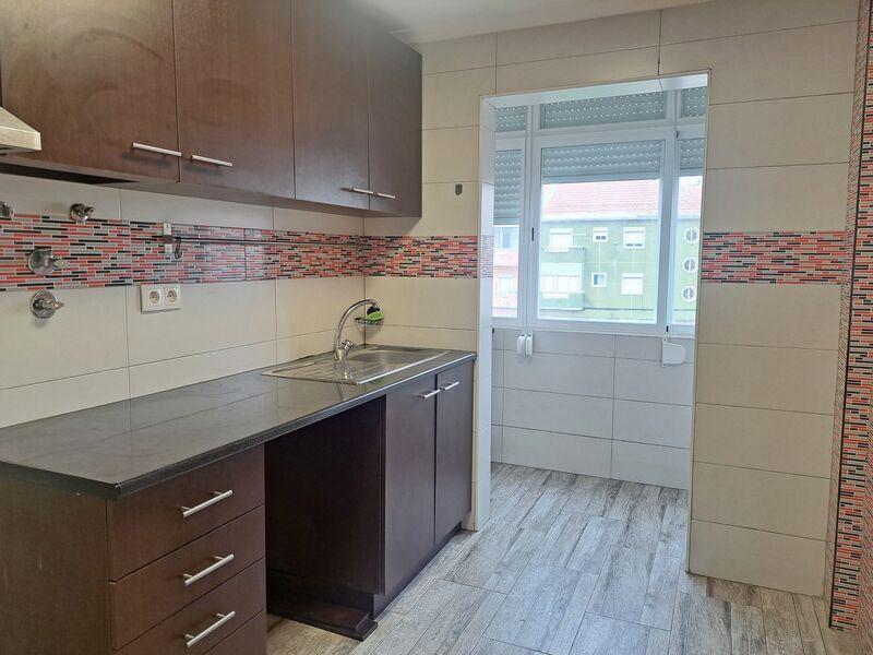 Apartment Refurbished in a central area 2 bedrooms Venteira Amadora - gardens, marquee, 1st floor
