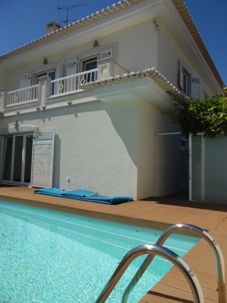 House excellent condition V5 Parede Cascais - attic, central heating, alarm, swimming pool, equipped kitchen, garden, garage, barbecue