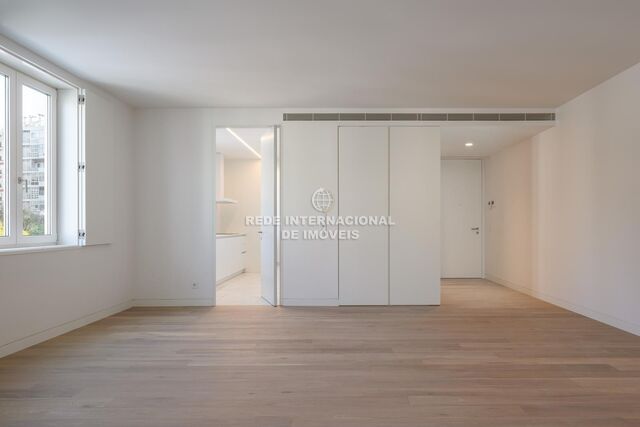 Apartamento T3 Duplex Estrela Lisboa - ar condicionado, jardins, condomínio privado, parque infantil, equipado, varandas, terraços