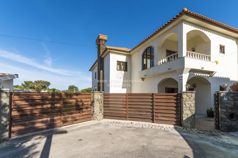 House 5 bedrooms Quinta da Bicuda Cascais - balcony, swimming pool, store room, garden, barbecue, equipped kitchen, air conditioning, balconies, alarm, parking lot, fireplace