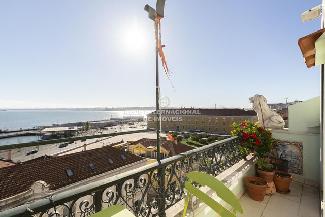 Apartment T2 Alfama Santa Maria Maior Lisboa - alarm, store room, air conditioning, equipped, garage, central heating, balcony