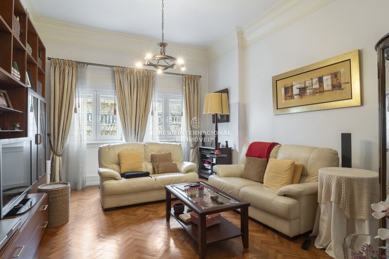 Apartamento T4 no centro Areeiro Lisboa - jardins, varanda