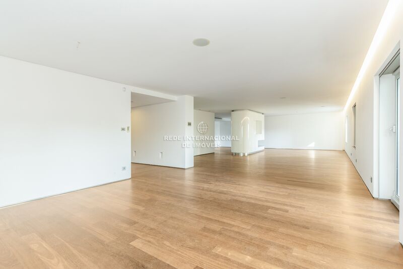 Apartamento T6 Praça de Espanha Avenidas Novas Lisboa - equipado, jardim, arrecadação, isolamento térmico, ar condicionado, garagem, varandas, piscina, condomínio fechado