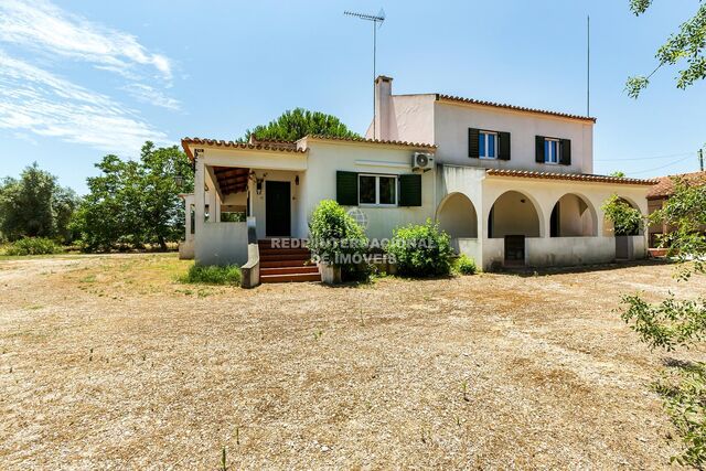 Farm V4 Alvega Abrantes - fruit trees, equipped, garden, tiled stove, tank, automatic irrigation system, well, air conditioning, swimming pool, gardens, terrace, fireplace